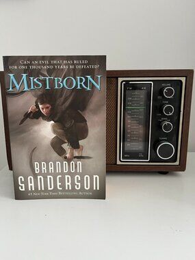 Mistborn - Brandon Sanderson